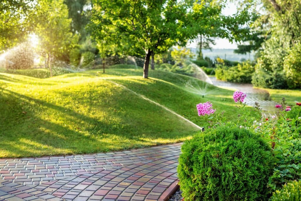 L'entretien d'un jardin est une tâche délicate et physique. Lepecq élagage entretien votre jardin.